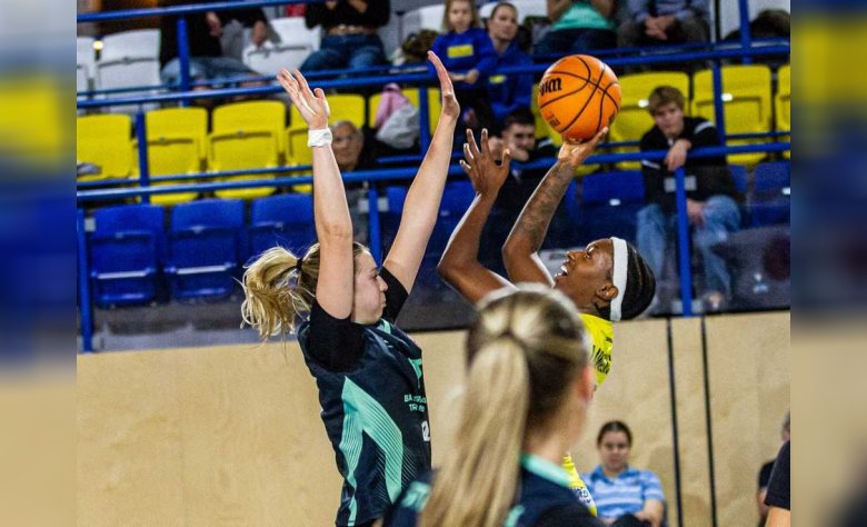 Lawrence a Ransom s double-double, Blacksten chýbal len jeden doskok