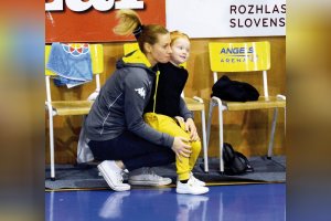 Zuzana Žirková lepila s dcérkou Ježiškovi obrázky